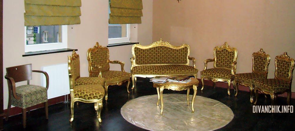 Реставрация антикварной мебели и перетяжка в дворцовом стиле в Киеве.